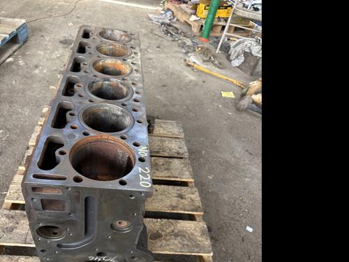 INTERNATIONAL DT 466 Cylinder Block