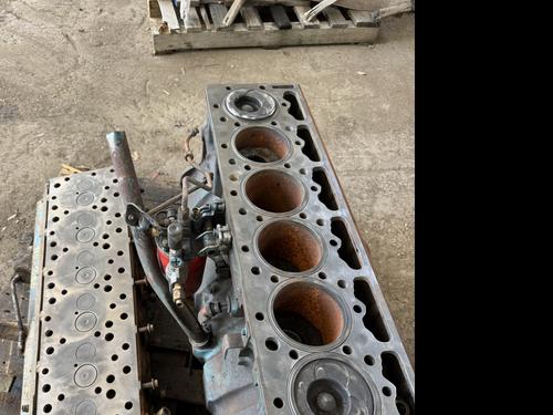 INTERNATIONAL DT 466 Cylinder Head