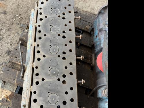 INTERNATIONAL DT 466 Cylinder Head
