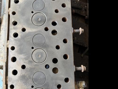 INTERNATIONAL DT 466 Cylinder Head