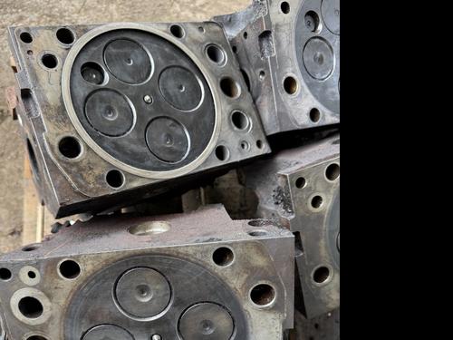 MERCEDES OM 460 Cylinder Head