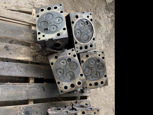 MERCEDES OM 460 Cylinder Head