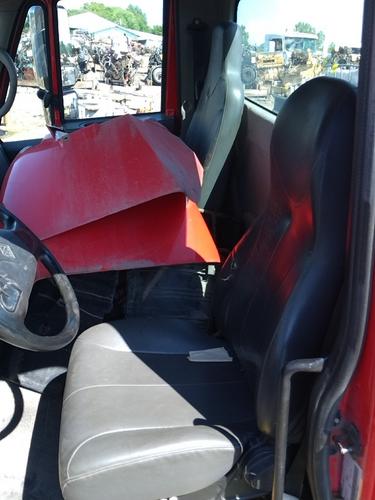 INTERNATIONAL 4400 CAB