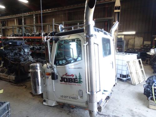 INTERNATIONAL 9900 CAB