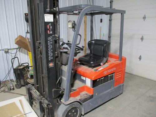 TOYOTA  Fork Lift