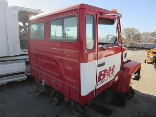 MACK MIDLINER CAB CLIP