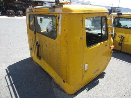 INTERNATIONAL 8100 CAB