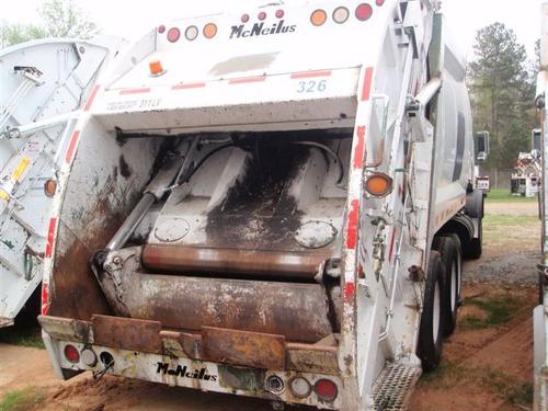 MACK MR688S Garbage Truck