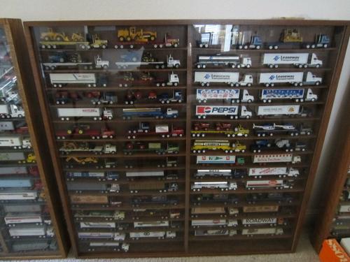   DISPLAY CABINET