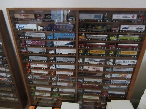   DISPLAY CABINET