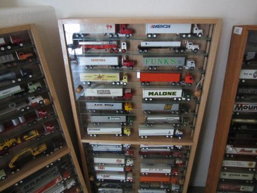   DISPLAY CABINET
