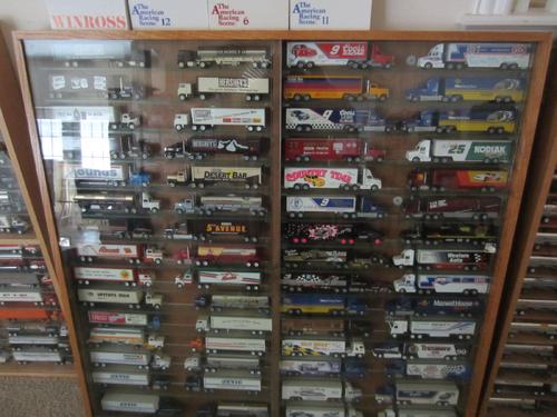   DISPLAY CABINET