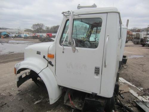 INTERNATIONAL 4900 CAB CLIP