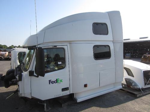 VOLVO VNL CAB