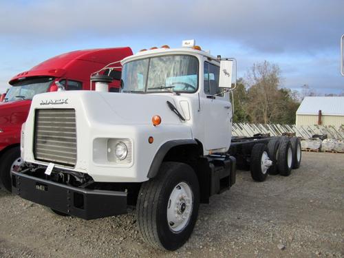 MACK DM Trucks