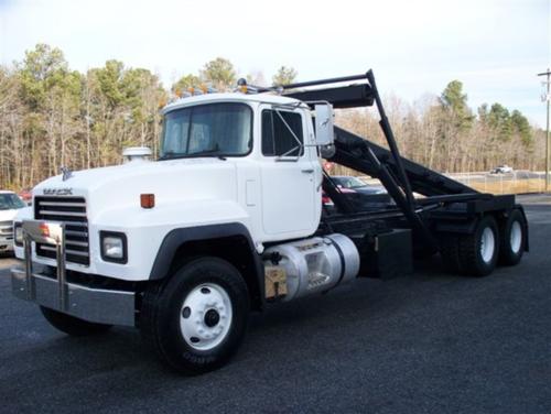MACK RD688S Trucks