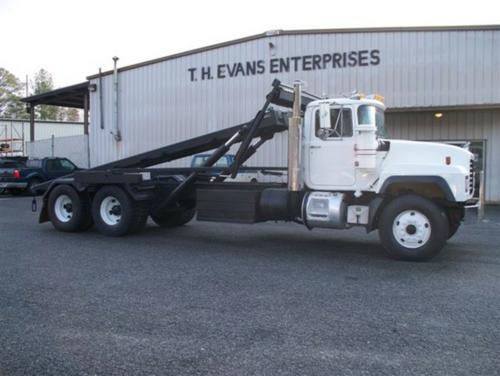 MACK RD688S Trucks
