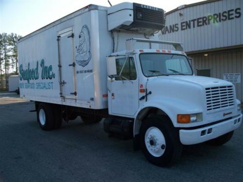INTERNATIONAL 4900 Trucks