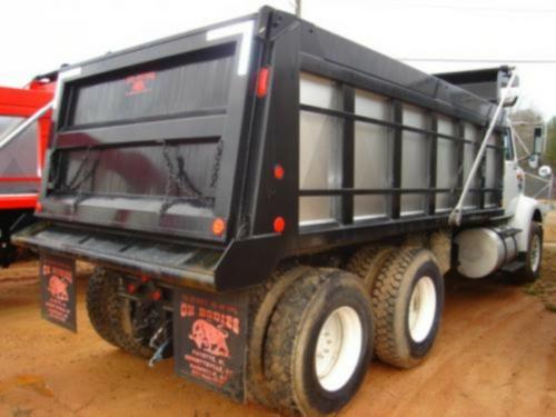 INTERNATIONAL 8200 Trucks