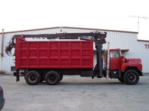 MACK DM690S Trucks