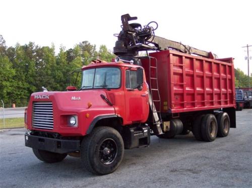 MACK DM690S Trucks