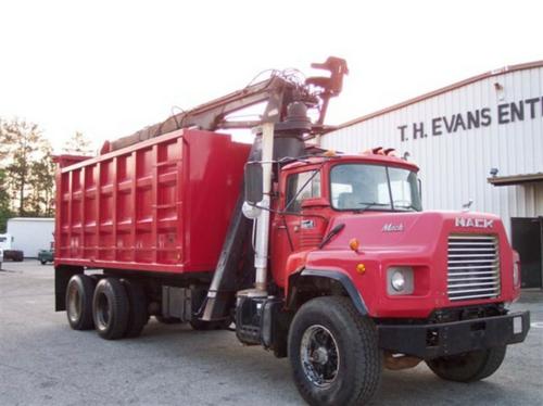 MACK DM690S Trucks