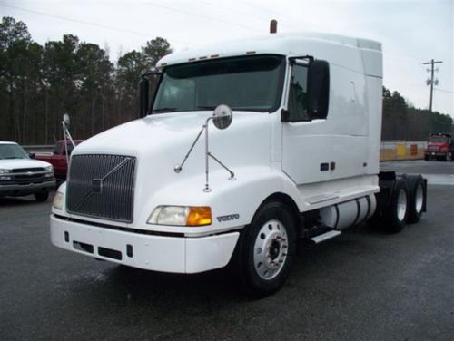 VOLVO VNL64T Trucks