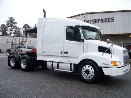 VOLVO VNL64T Trucks