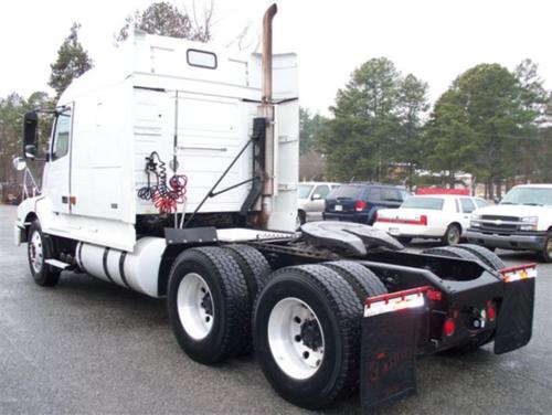 VOLVO VNL64T Trucks