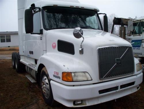 VOLVO VNL64T Trucks