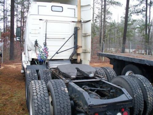 VOLVO VNL64T Trucks