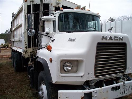 MACK DM Trucks