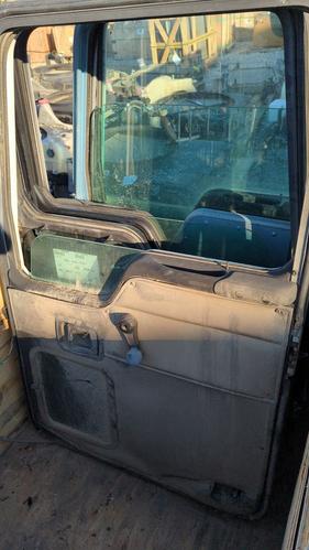 Kenworth DAYLIGHT Door Assembly, Front