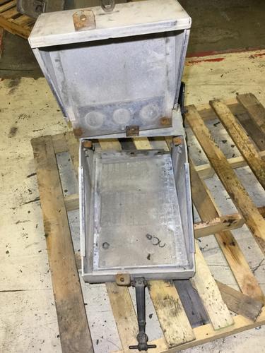 FREIGHTLINER COLUMBIA 112 Battery Box