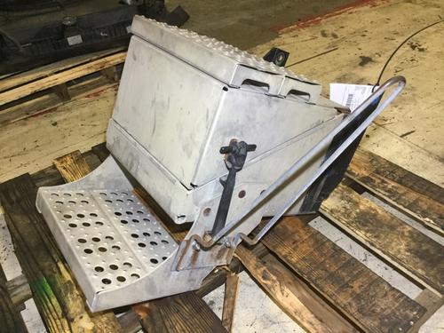 FREIGHTLINER COLUMBIA 120 Battery Box