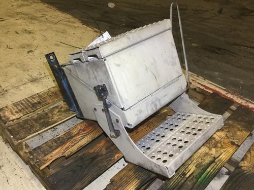 FREIGHTLINER COLUMBIA 120 Battery Box